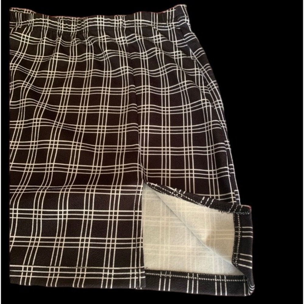 SHEIN Black & White Short Mini Skirt Woman’s Size Large